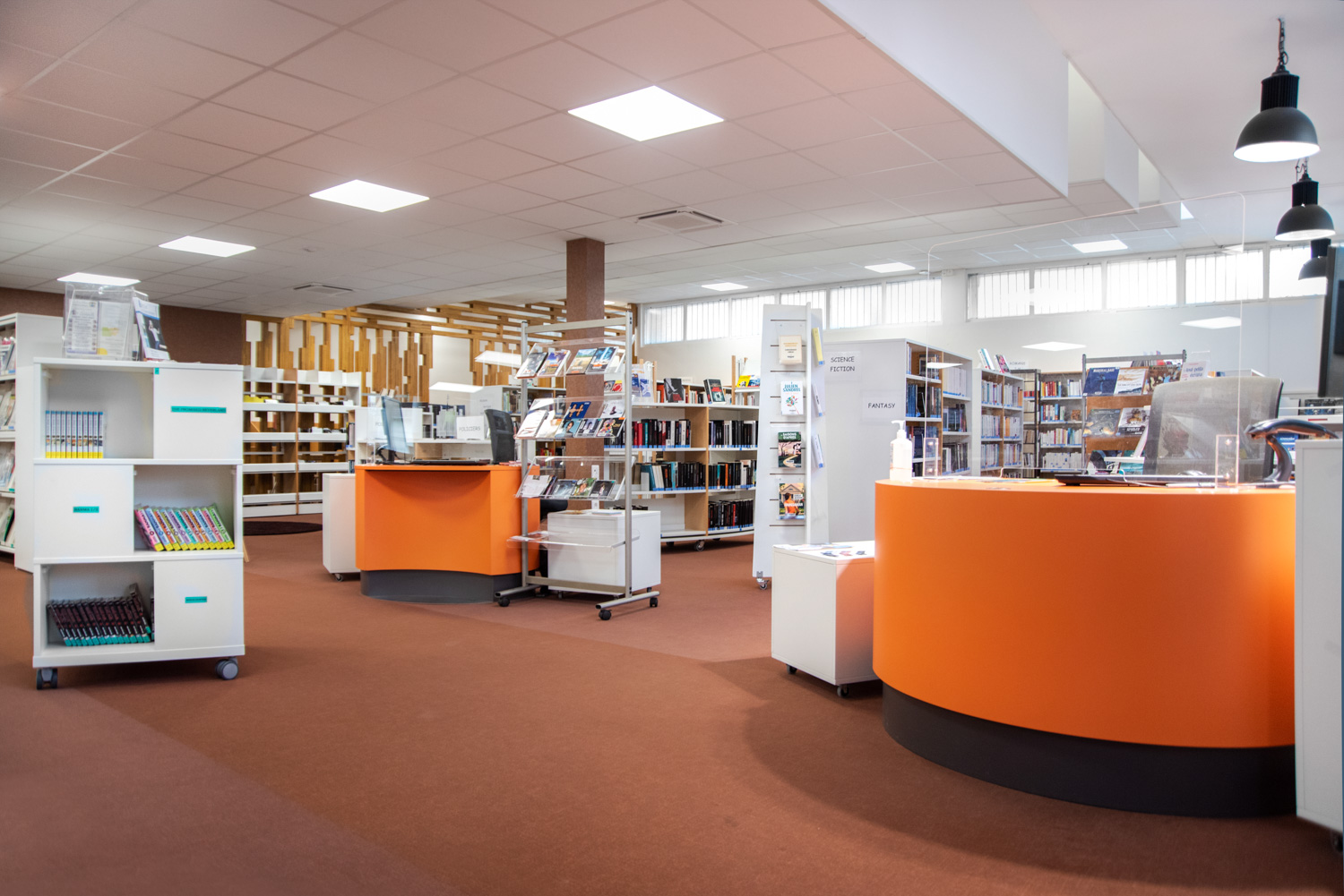 Efter renovering – informationsdiske i midten af rummet